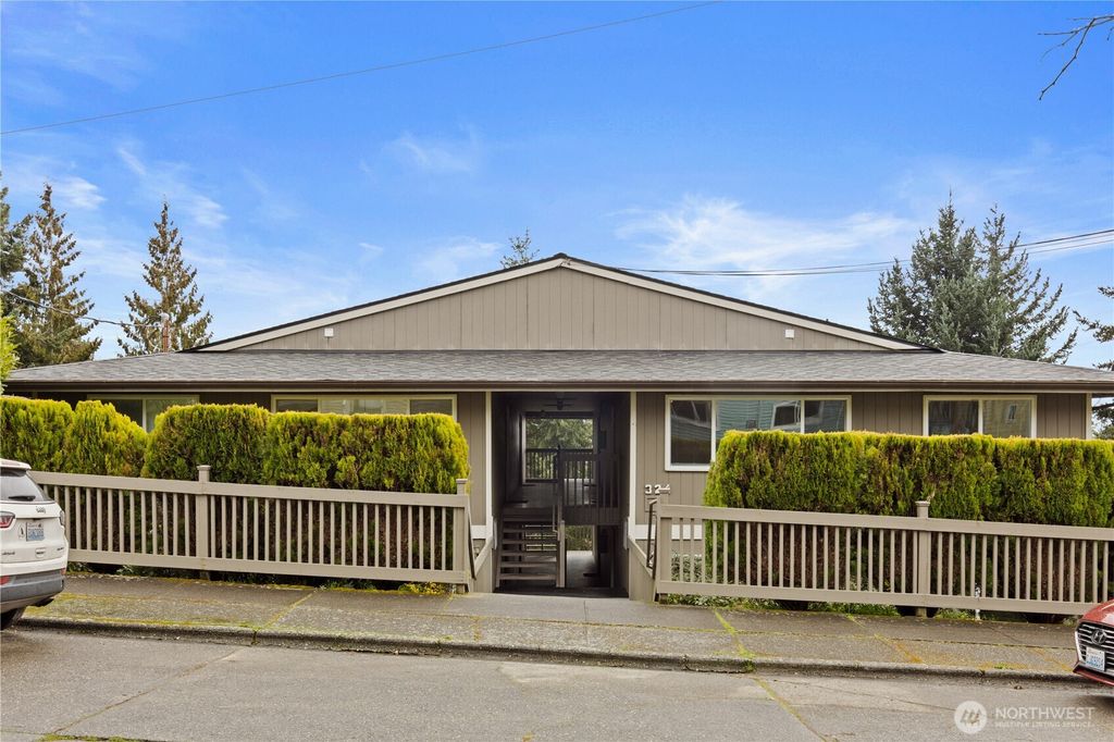 Photo of 324 S Lafayette Avenue, Bremerton, WA 98312 (MLS # 2508012)