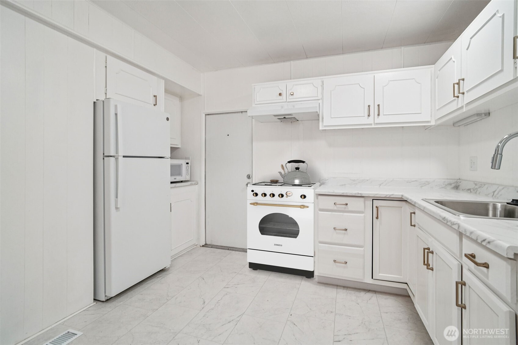 18501 52nd Avenue W 76