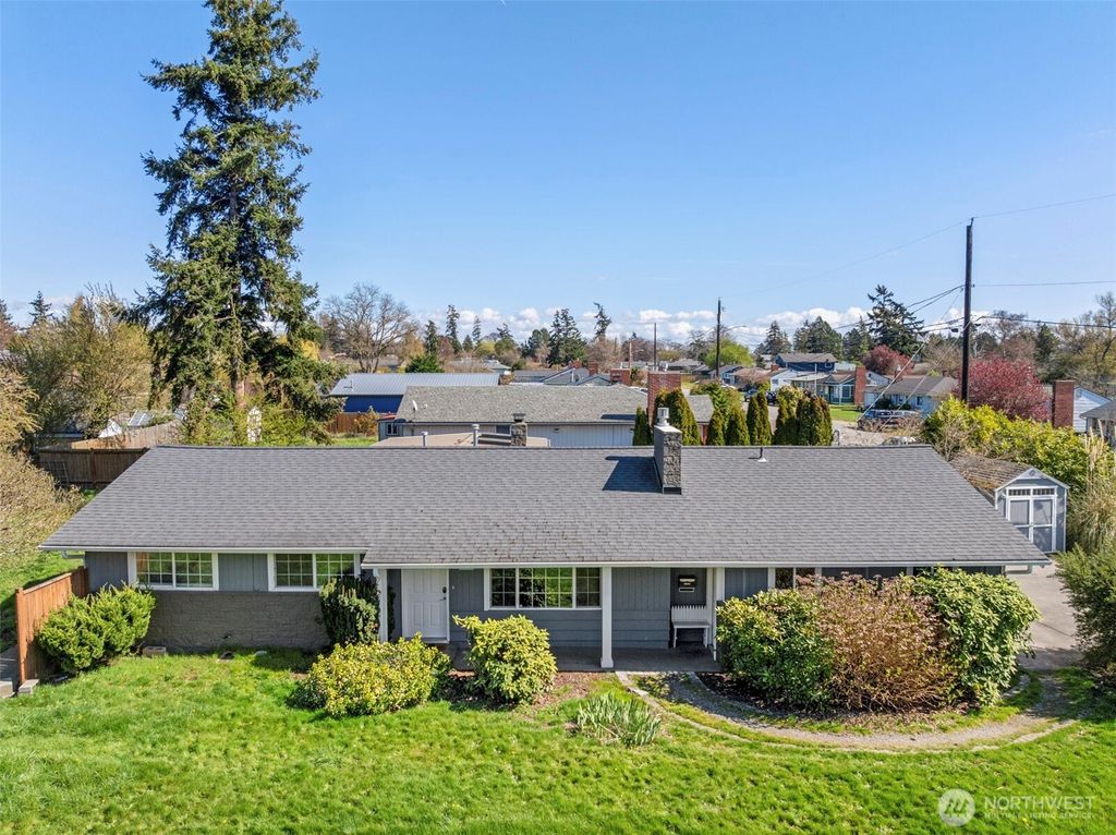 Photo of 480 SE Ely Street, Oak Harbor, WA 98277 (MLS # 2496549)