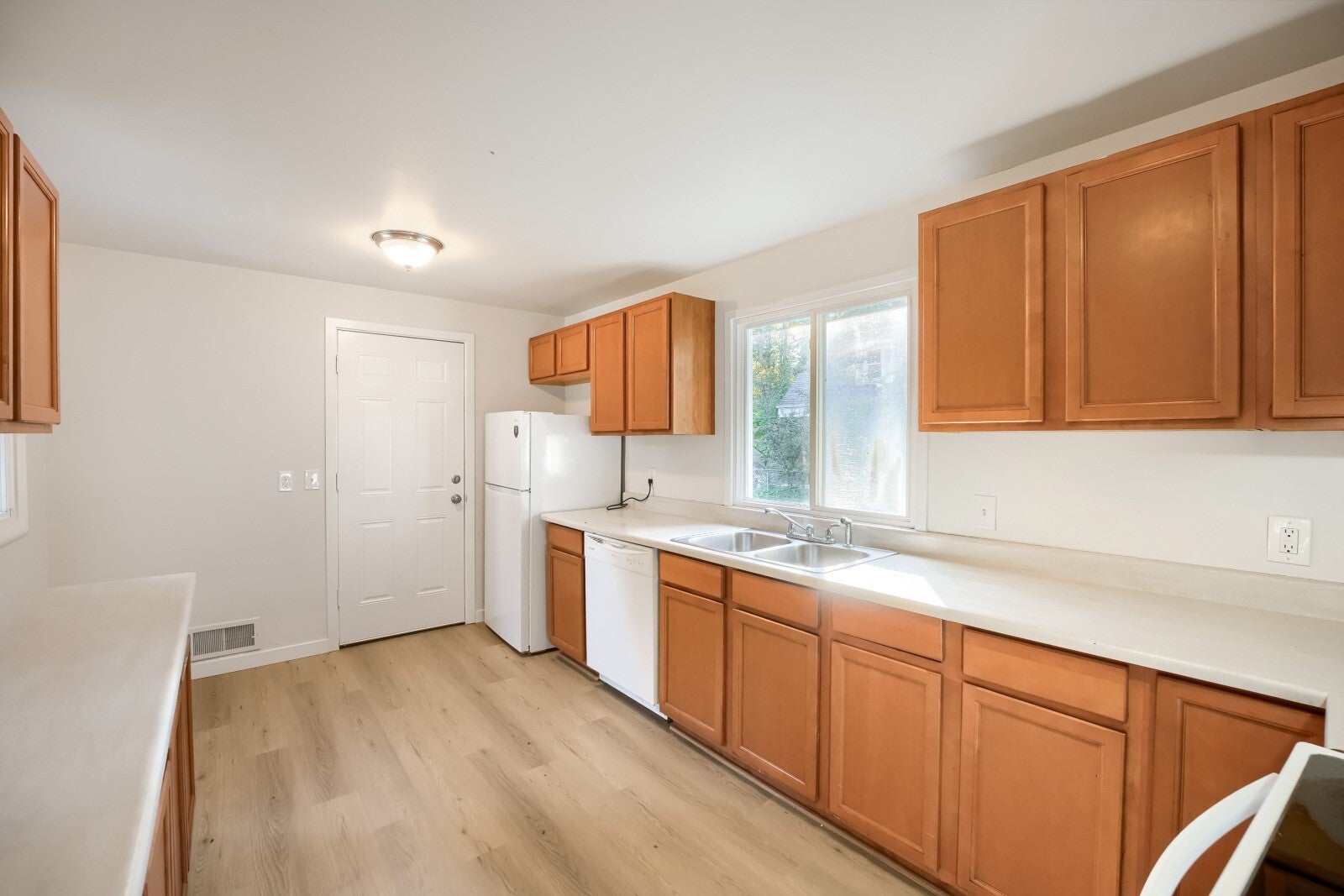 8118 Veterans Drive SW