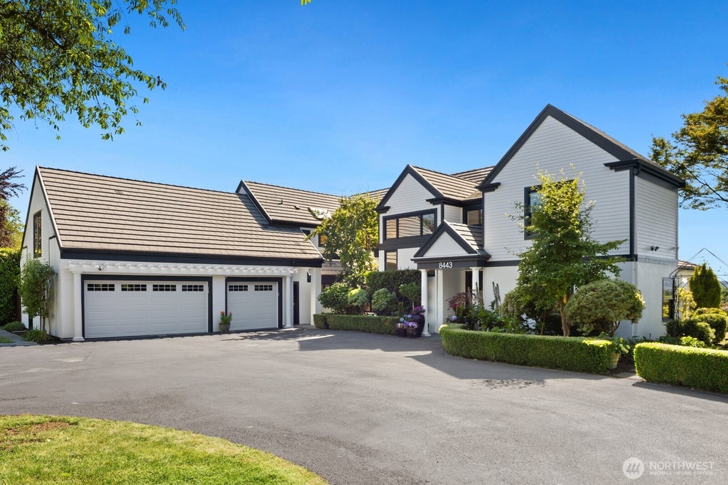 Photo of 8443 NE 6th Street, Medina, WA 98039 (MLS # 2531442)