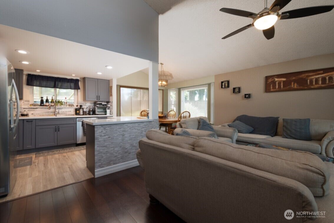 1427 33rd Avenue Ct SW