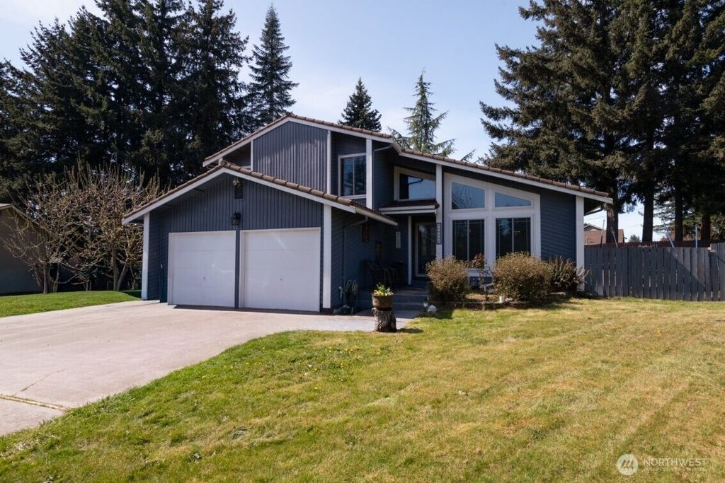 Photo of 1427 33rd Avenue Ct SW, Puyallup, WA 98373 (MLS # 2502969)