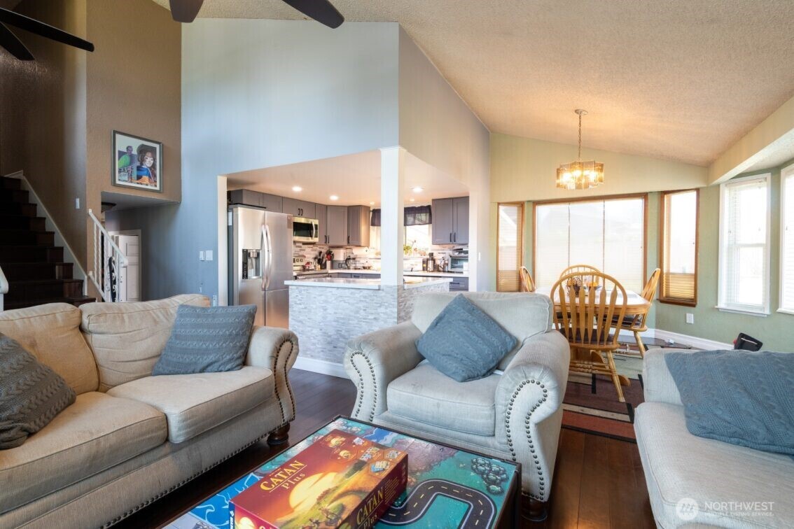 1427 33rd Avenue Ct SW