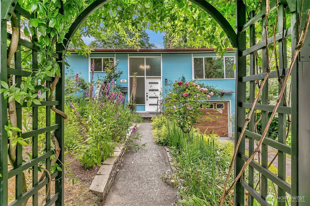 Photo of 4815 46th Avenue S. Ave, Seattle, WA 98118 (MLS # 2392365)