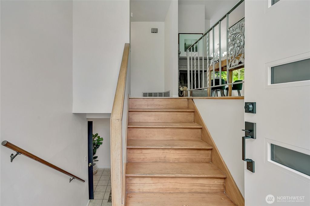 Photo of 4815 46th Avenue S. Ave, Seattle, WA 98118 (MLS # 2392365)