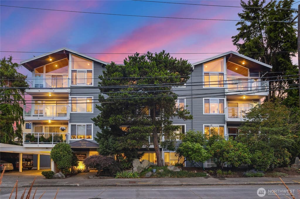 Photo of 5249 40th Avenue NE #402, Seattle, WA 98105 (MLS # 2546542)
