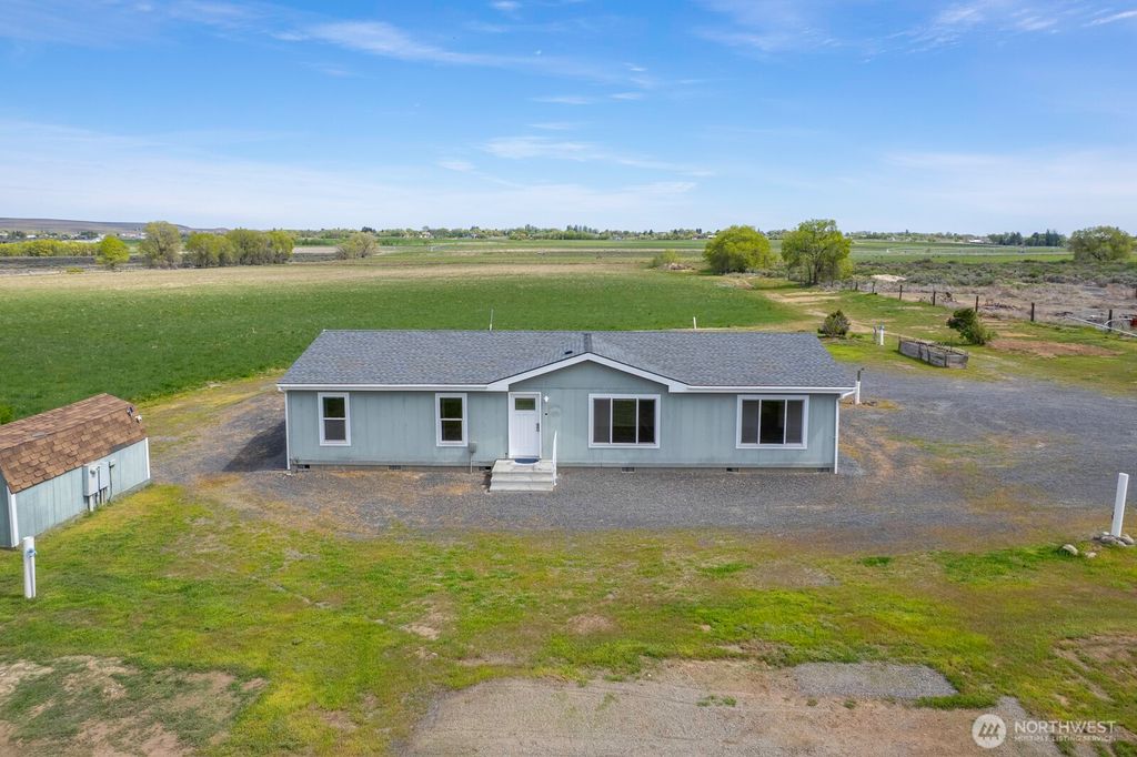 Photo of 19373 Division Road NW, Soap Lake, WA 98851 (MLS # 2513799)