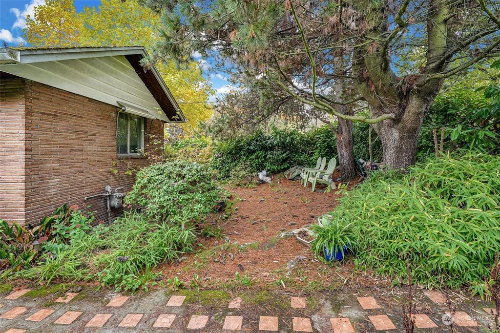 Photo of 2216 18th Avenue S, Seattle, WA 98144 (MLS # 2177527)