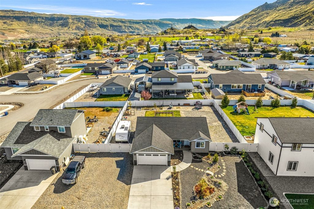 Photo of 440 Margaux Loop, Malaga, WA 98828 (MLS # 2503719)