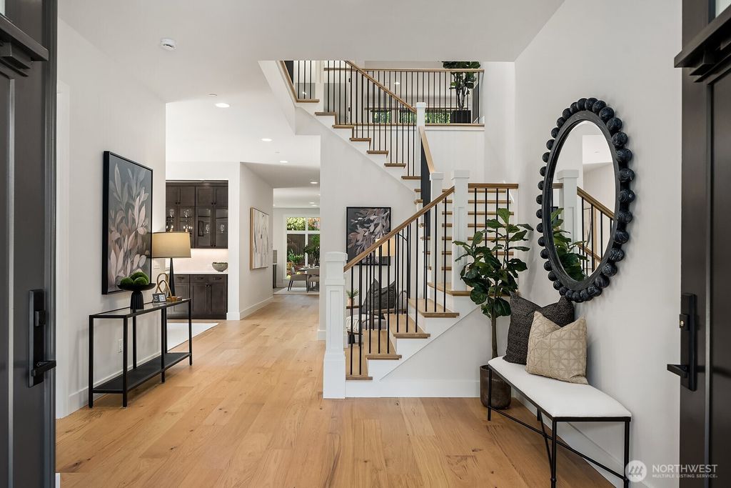 Photo of 12922 NE 70th Lane, Kirkland, WA 98033 (MLS # 2355408)