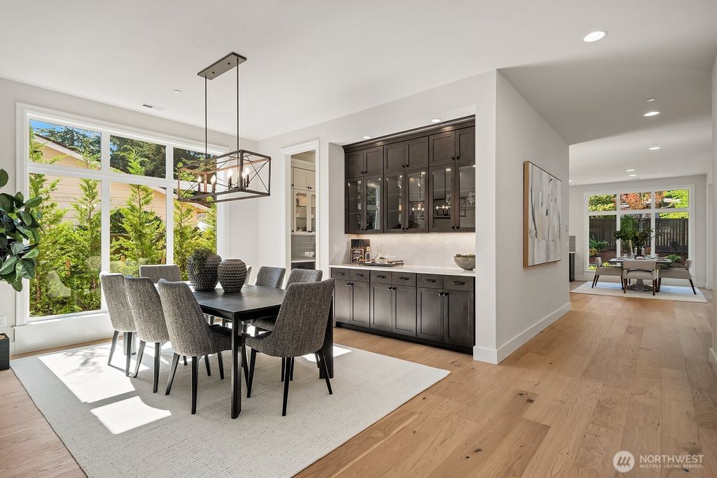 Photo of 12922 NE 70th Lane, Kirkland, WA 98033 (MLS # 2355408)