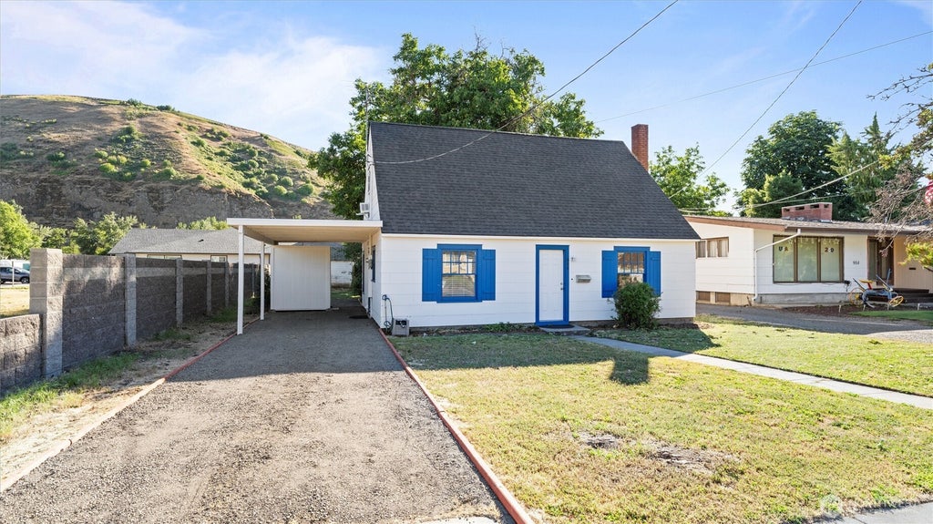 Photo of 906 S 3rd ST, Dayton, WA 99328 (MLS # 2542325)