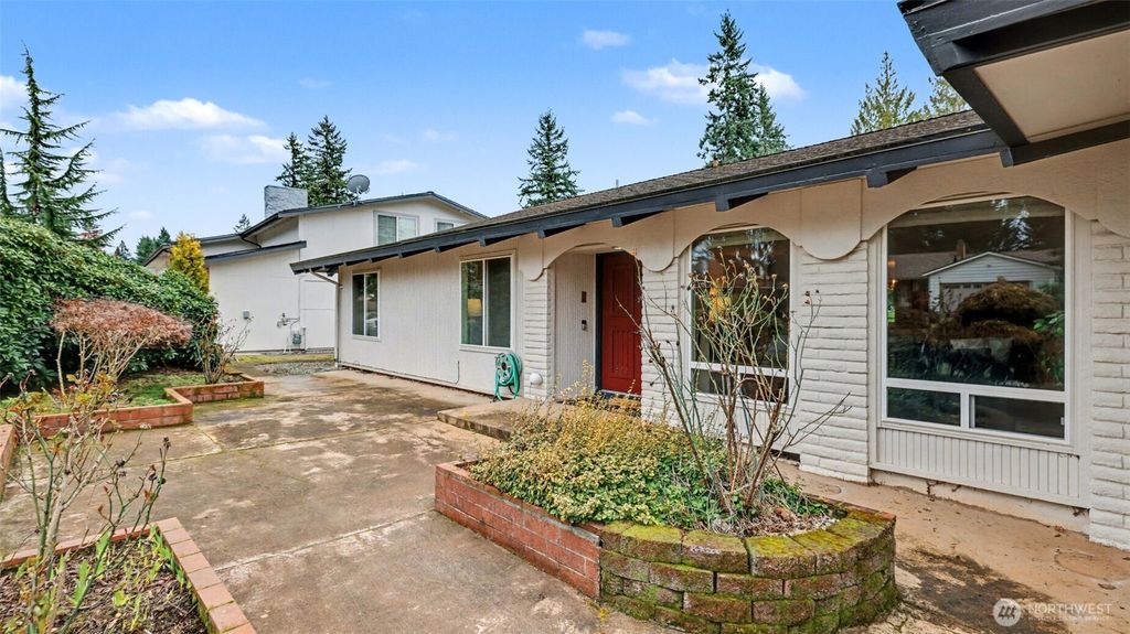 Photo of 14121 SE Fairwood Boulevard, Renton, WA 98058 (MLS # 2530978)