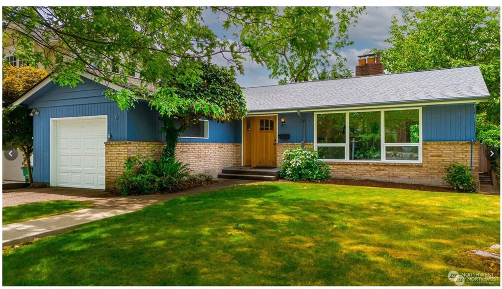 Photo of 7551 45th Avenue NE, Seattle, WA 98115 (MLS # 2296726)