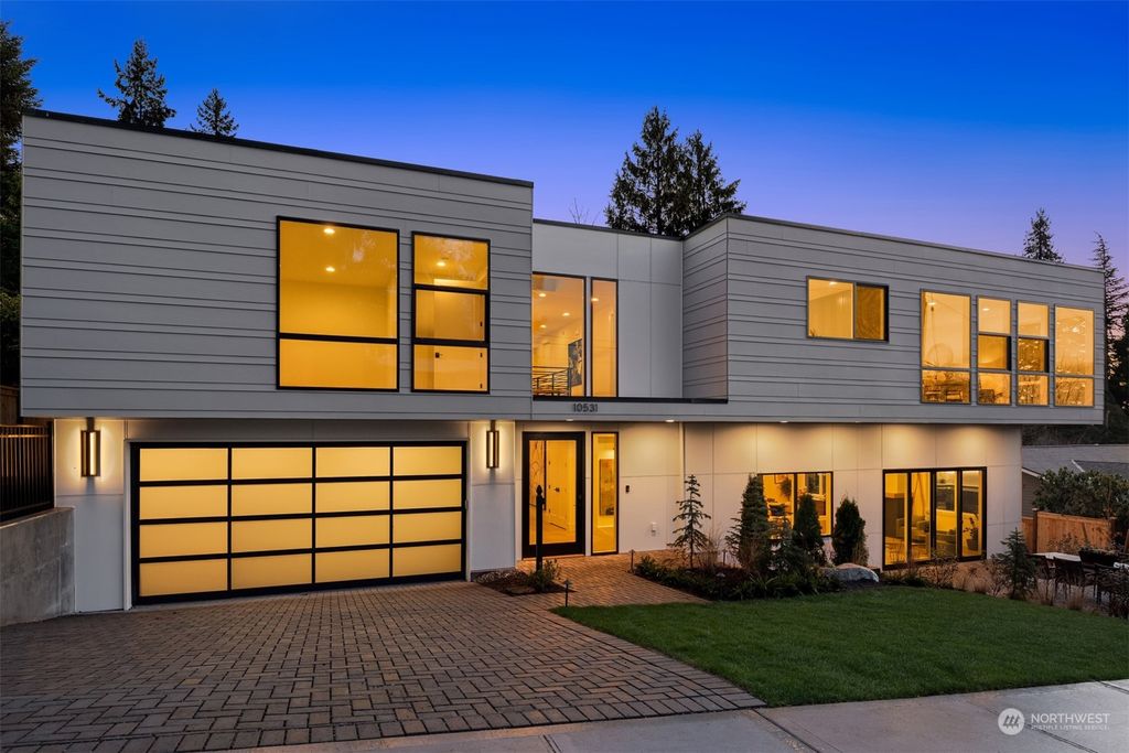 Photo of 10531 NE 48th Place, Kirkland, WA 98033 (MLS # 2189724)