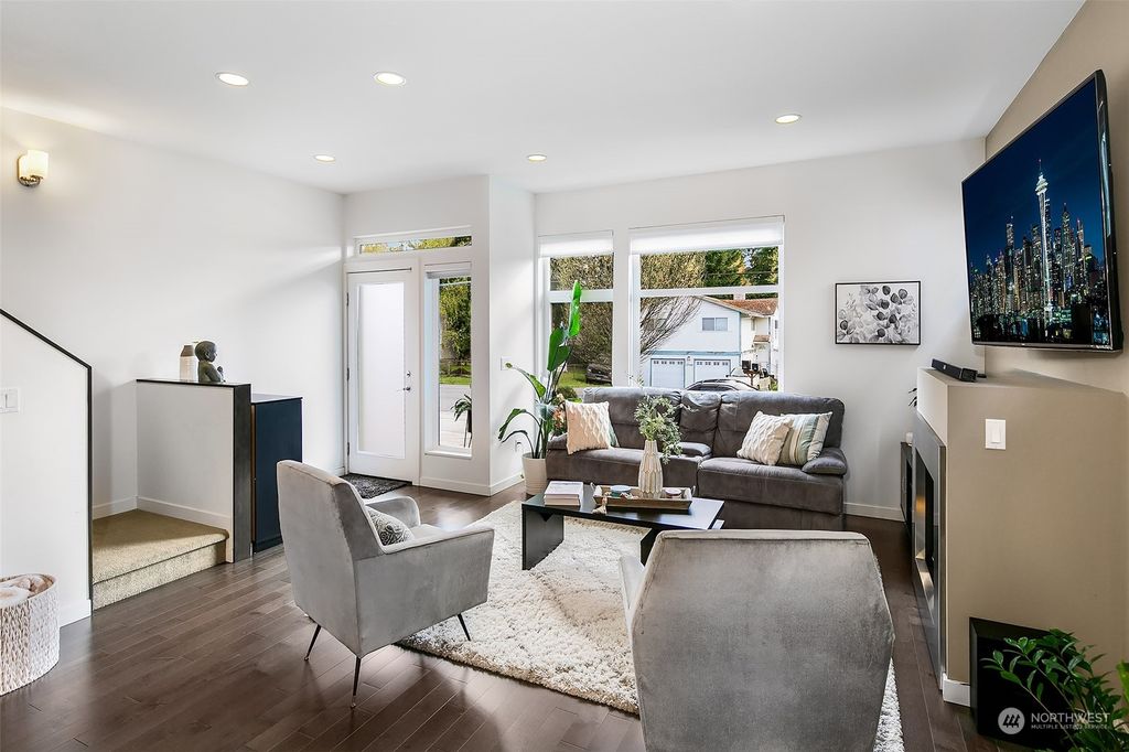 Photo of 13751 Meridian Avenue N, Seattle, WA 98133 (MLS # 2219003)