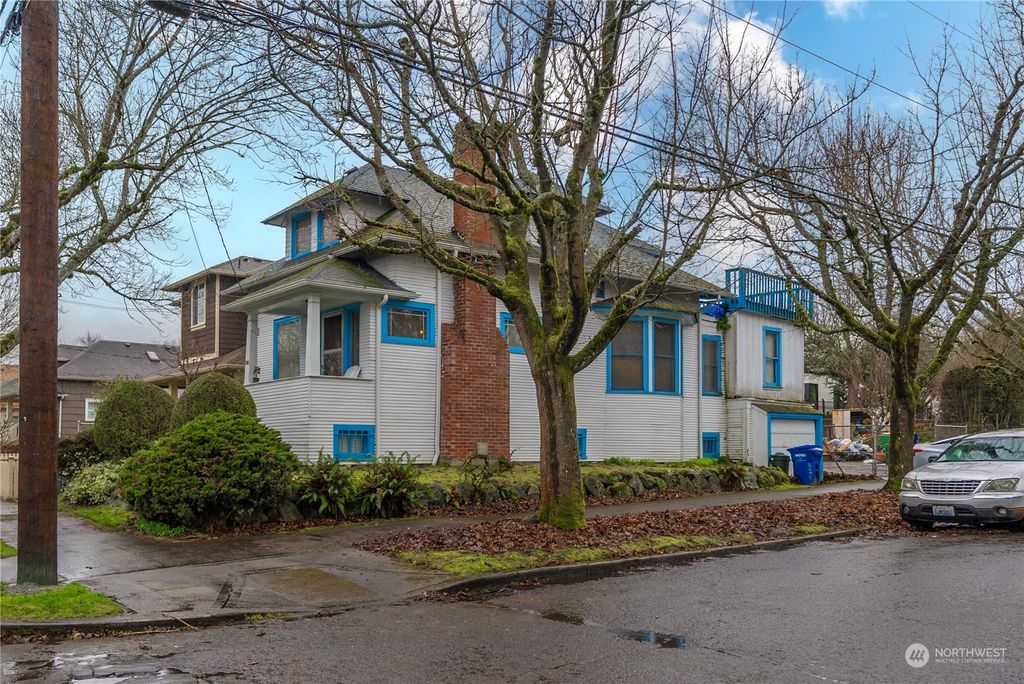 Photo of 829 27th Avenue, Seattle, WA 98122 (MLS # 2201677)