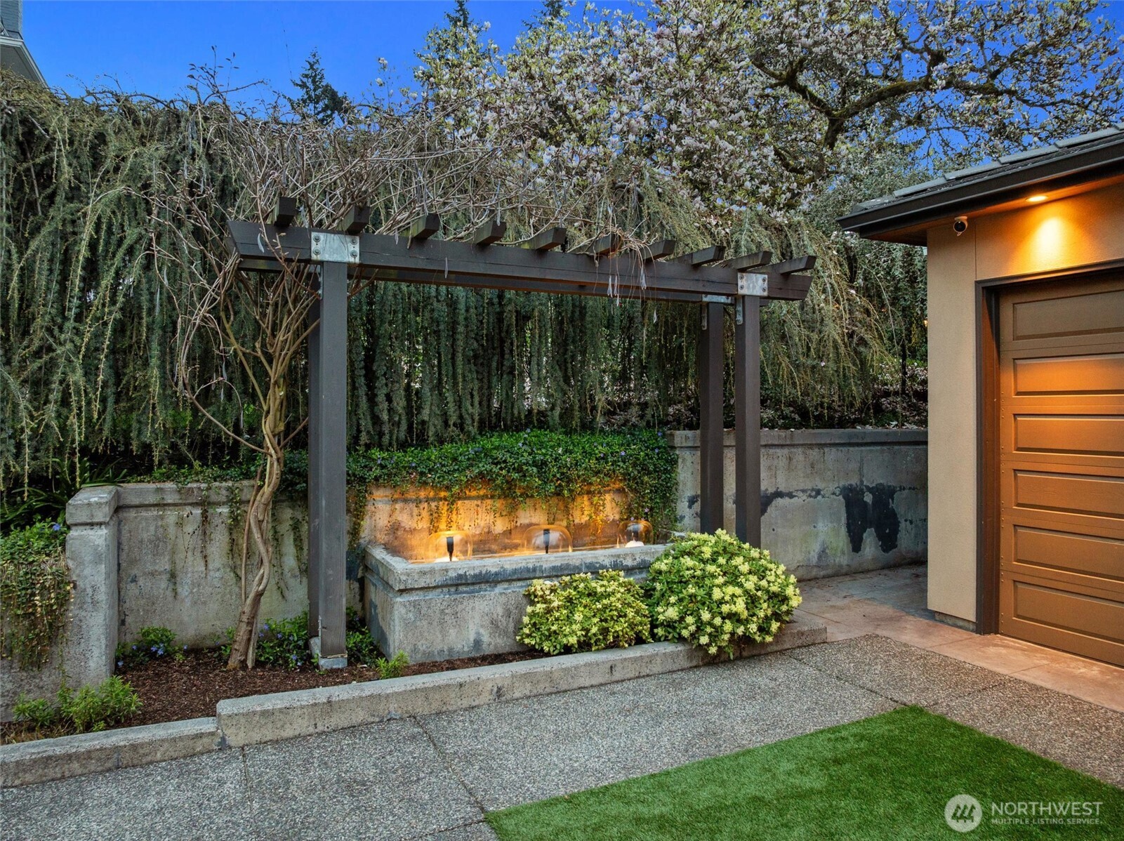 1054 Waverly Way