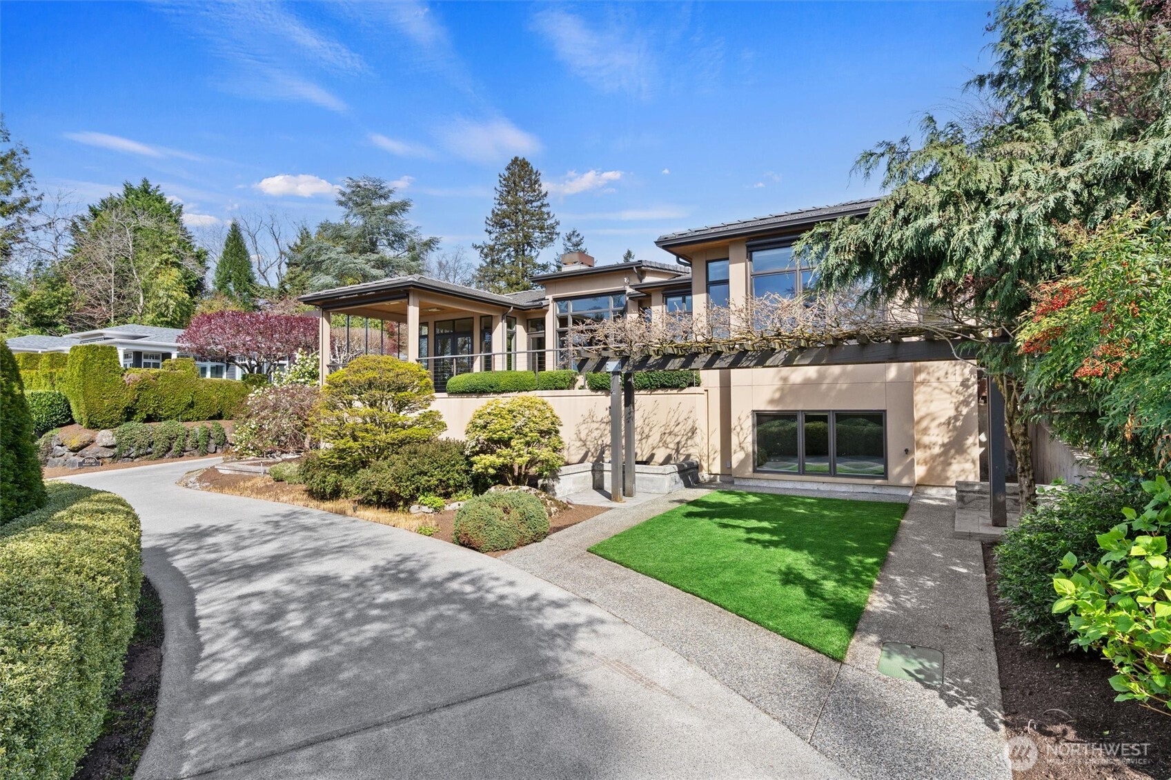 1054 Waverly Way