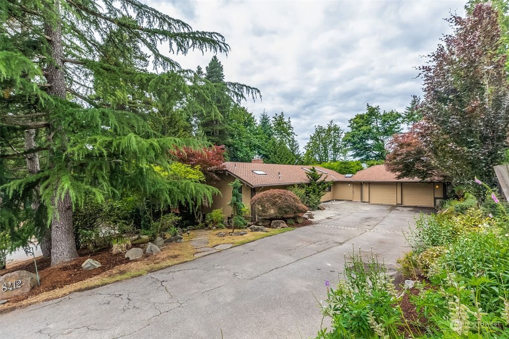 Photo of 8412 SE 53rd Place, Mercer Island, WA 98040 (MLS # 2127044)