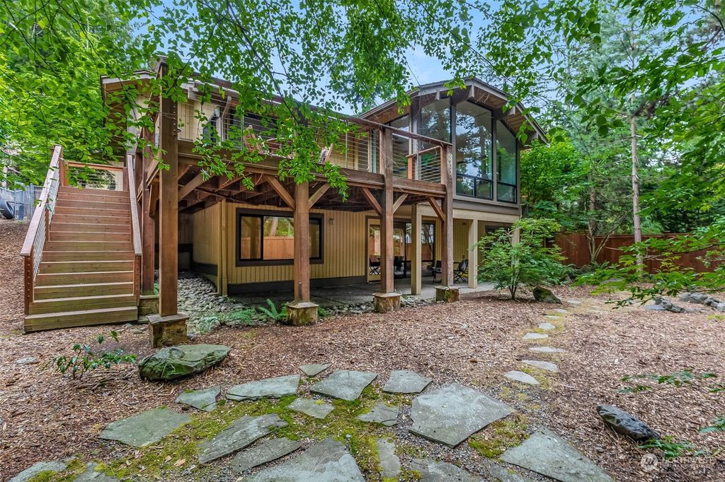 Photo of 8412 SE 53rd Place, Mercer Island, WA 98040 (MLS # 2127044)