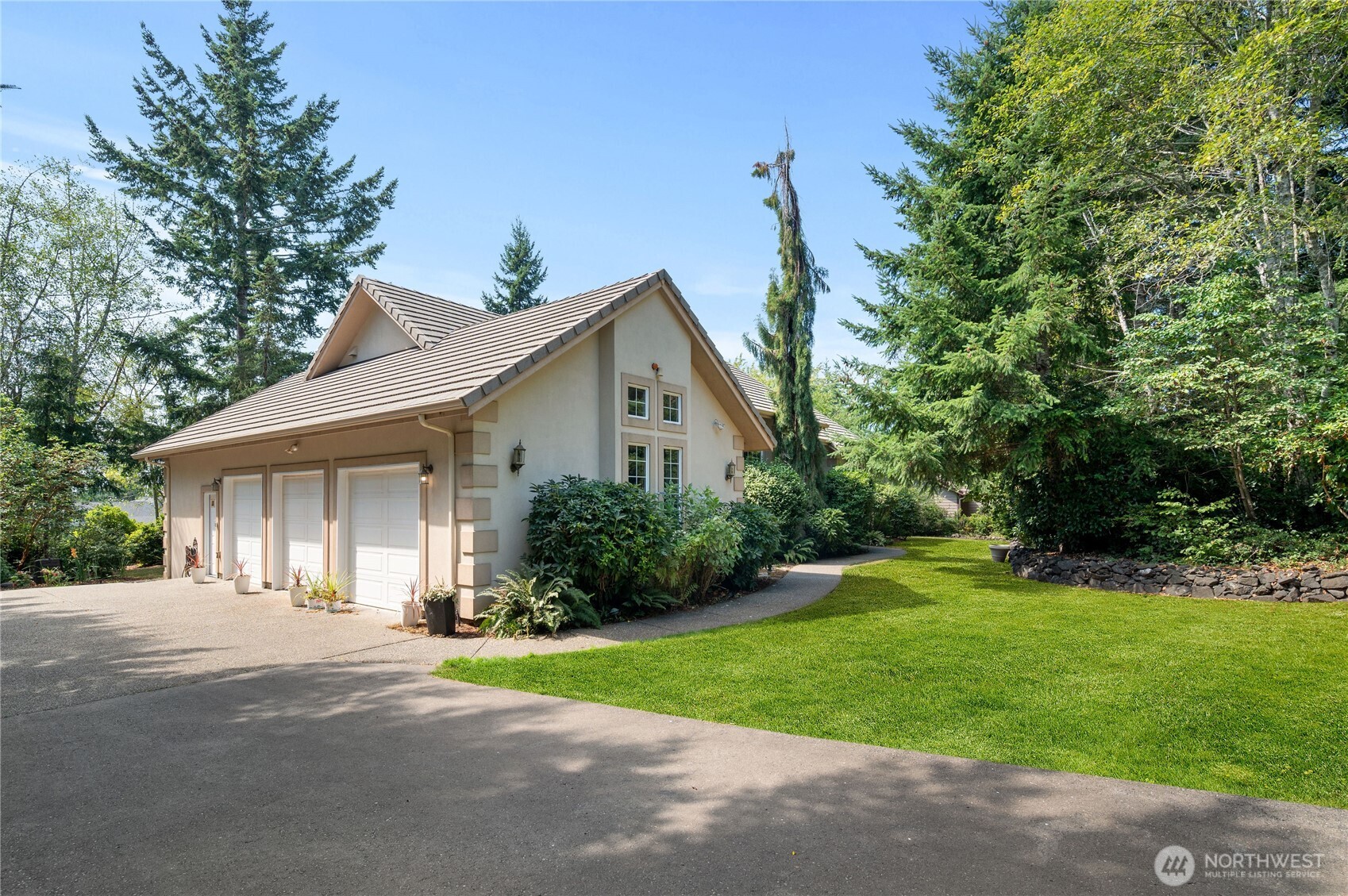 121 E Sterling Drive