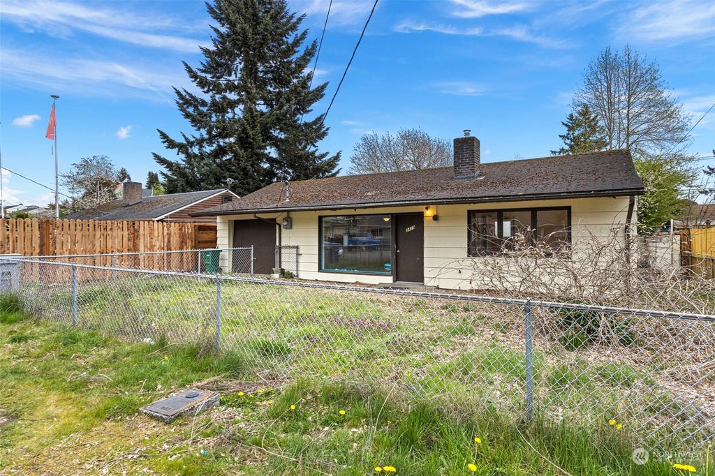 Photo of 3419 NE 6th PL, Renton, WA 98056 (MLS # 2242835)