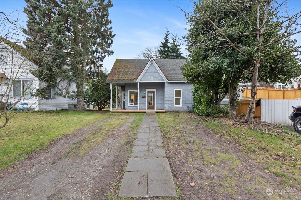 Photo of 3304 Lombard Avenue, Everett, WA 98201 (MLS # 2267203)