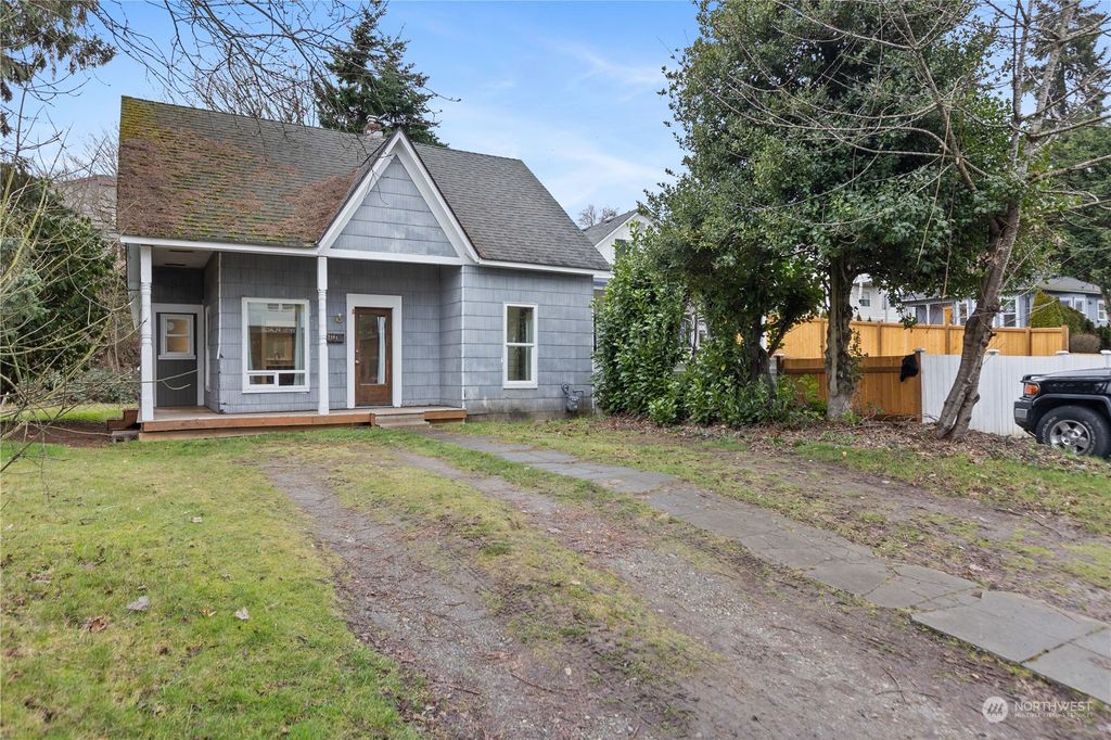 Photo of 3304 Lombard Avenue, Everett, WA 98201 (MLS # 2267203)