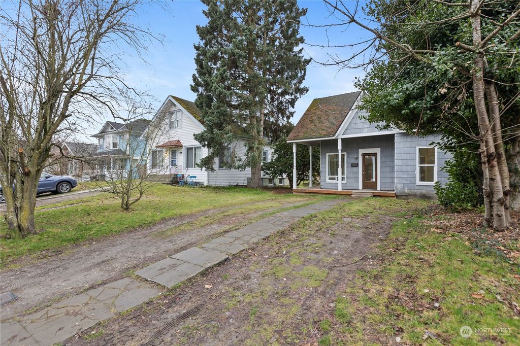 Photo of 3304 Lombard Avenue, Everett, WA 98201 (MLS # 2267203)
