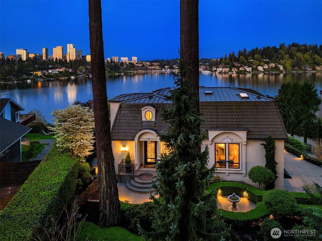 Photo of 232 Overlake Drive E, Medina, WA 98039 (MLS # 2514130)