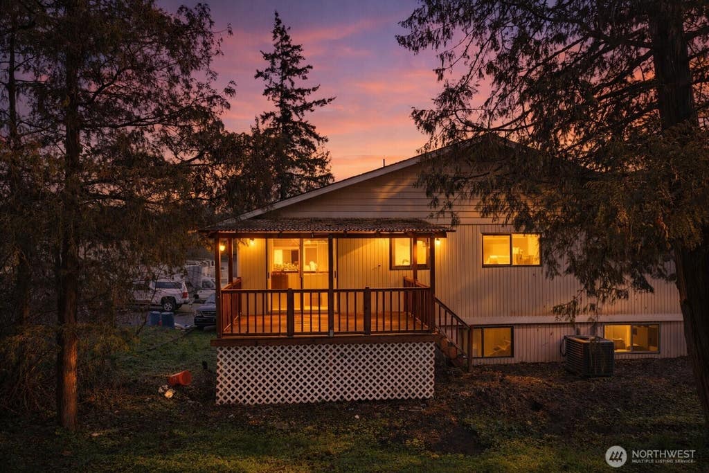Photo of 4848 S 170th Street, SeaTac, WA 98188 (MLS # 2542288)
