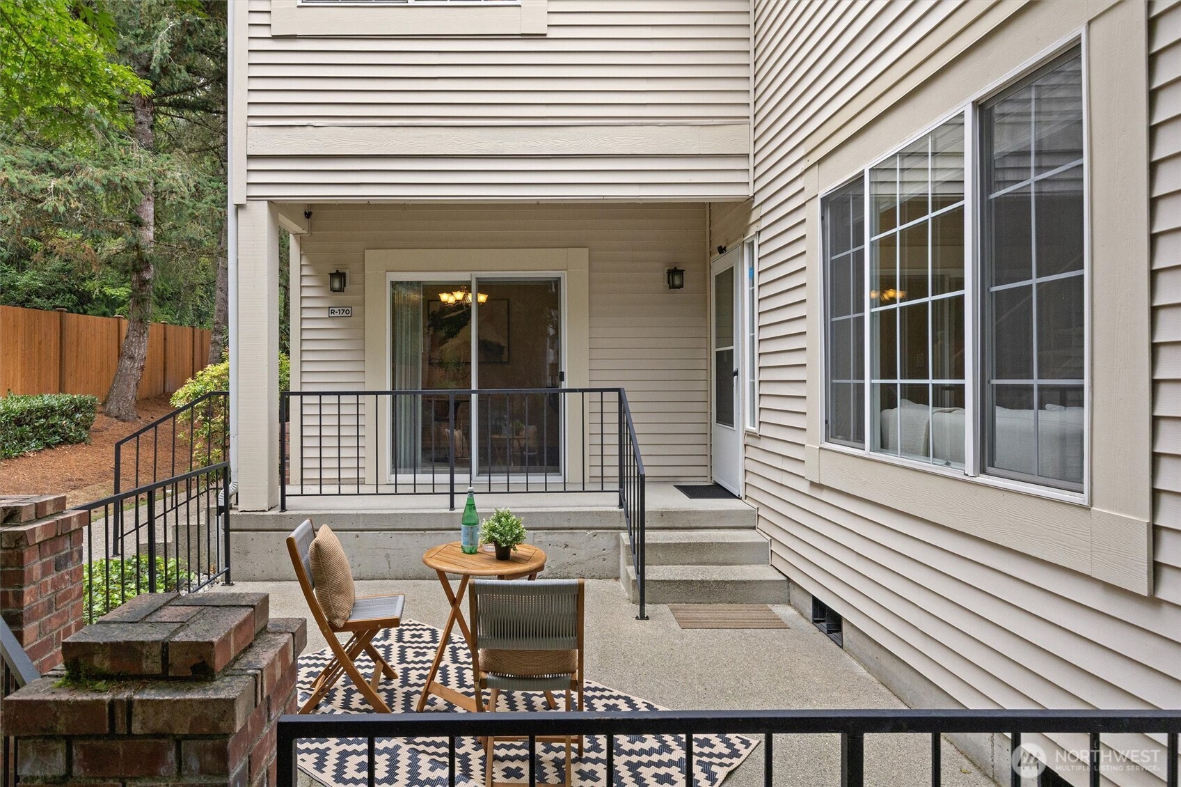 10909 Avondale Road NE R170