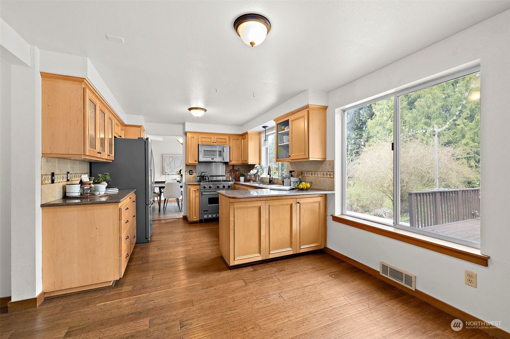 listing image 9365993184792270205