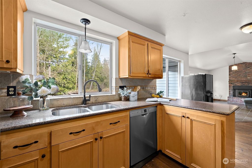 listing image 9367710984247441458