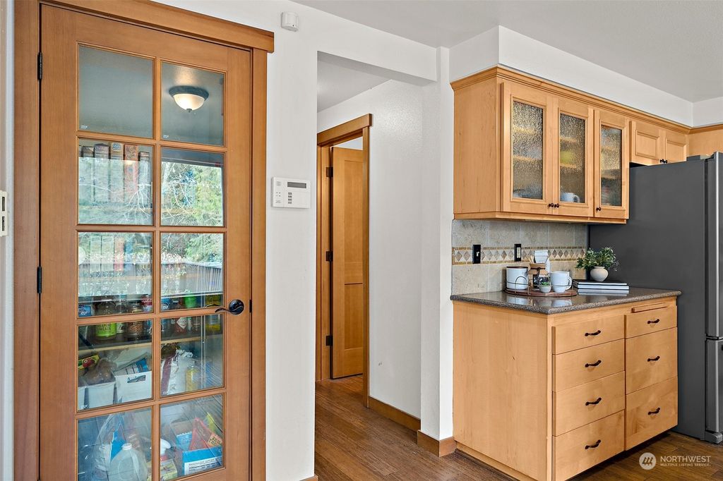 listing image 9362402315356067124