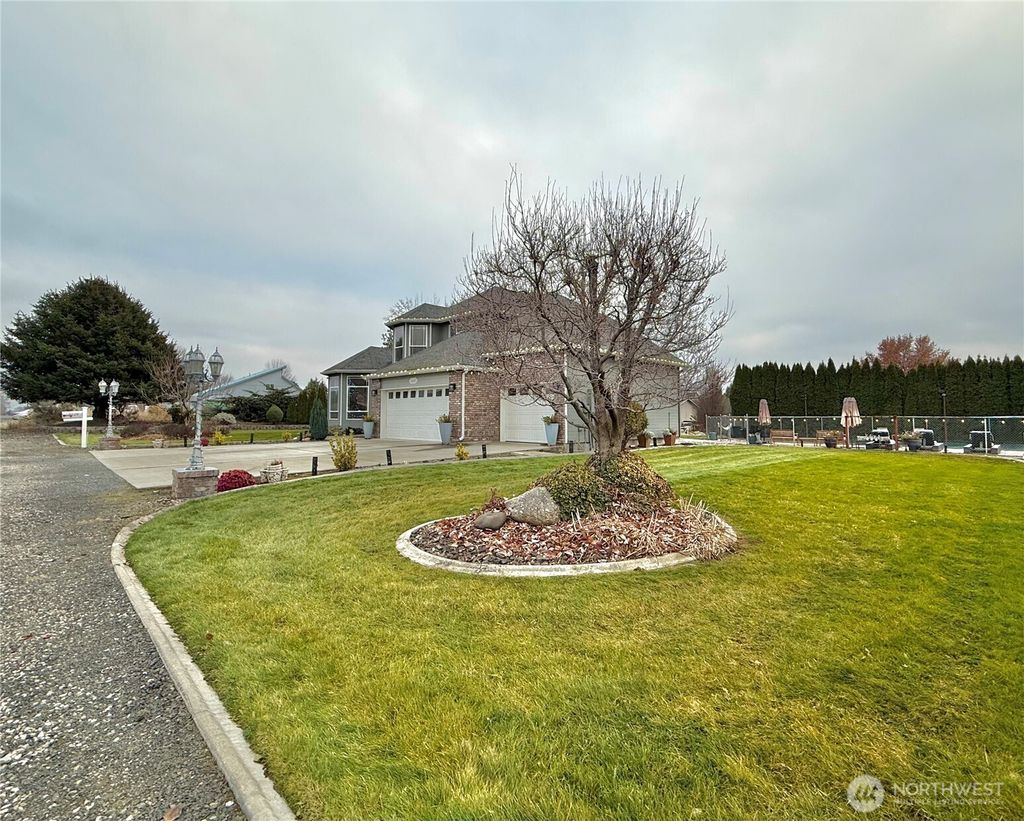 Photo of 5620 W Dradie Street, Pasco, WA 99301 (MLS # 2459186)