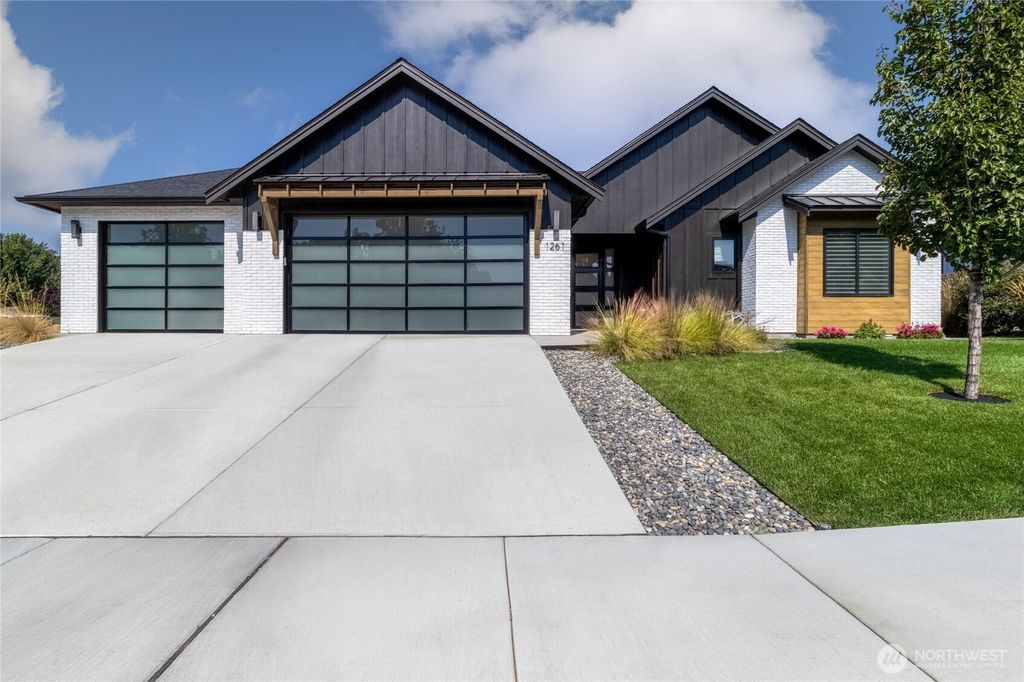 Photo of 1261 Doc Bar Place, Walla Walla, WA 99362 (MLS # 2497899)