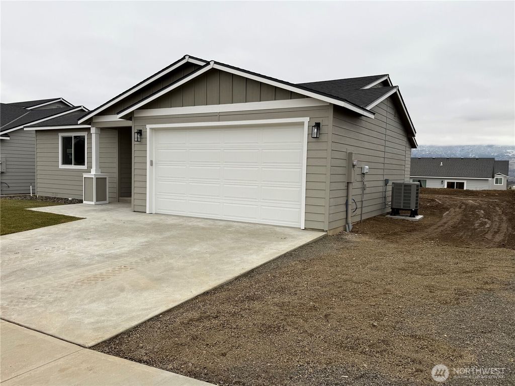Photo of 2426 2nd Street SE, East Wenatchee, WA 98802 (MLS # 2470465)