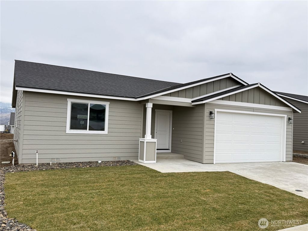 Photo of 2426 2nd Street SE, East Wenatchee, WA 98802 (MLS # 2470465)