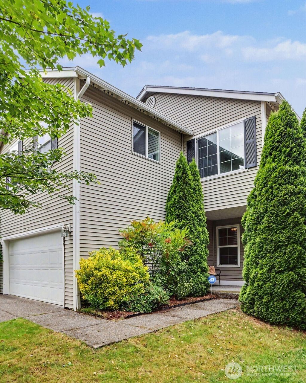 Photo of 14572 SE 153rd Place, Renton, WA 98058 (MLS # 2532356)