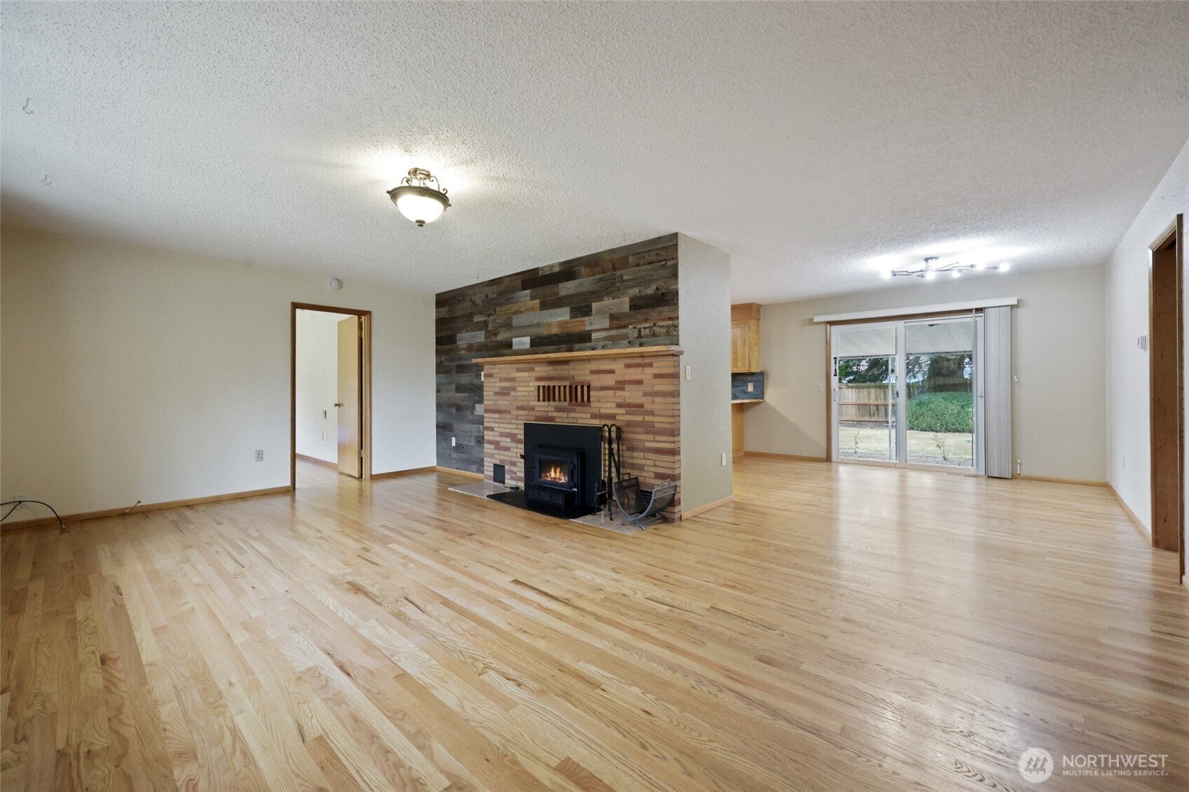 102 W Adams Avenue