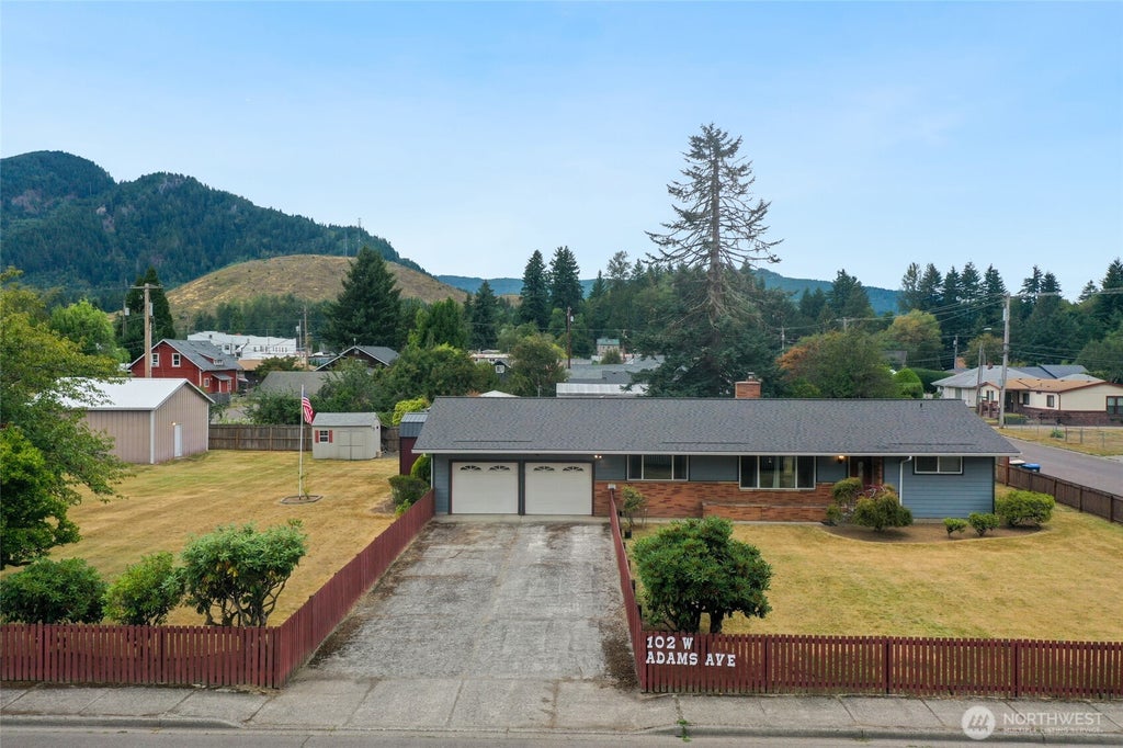 Photo of 102 W Adams Avenue, Morton, WA 98356 (MLS # 2572153)