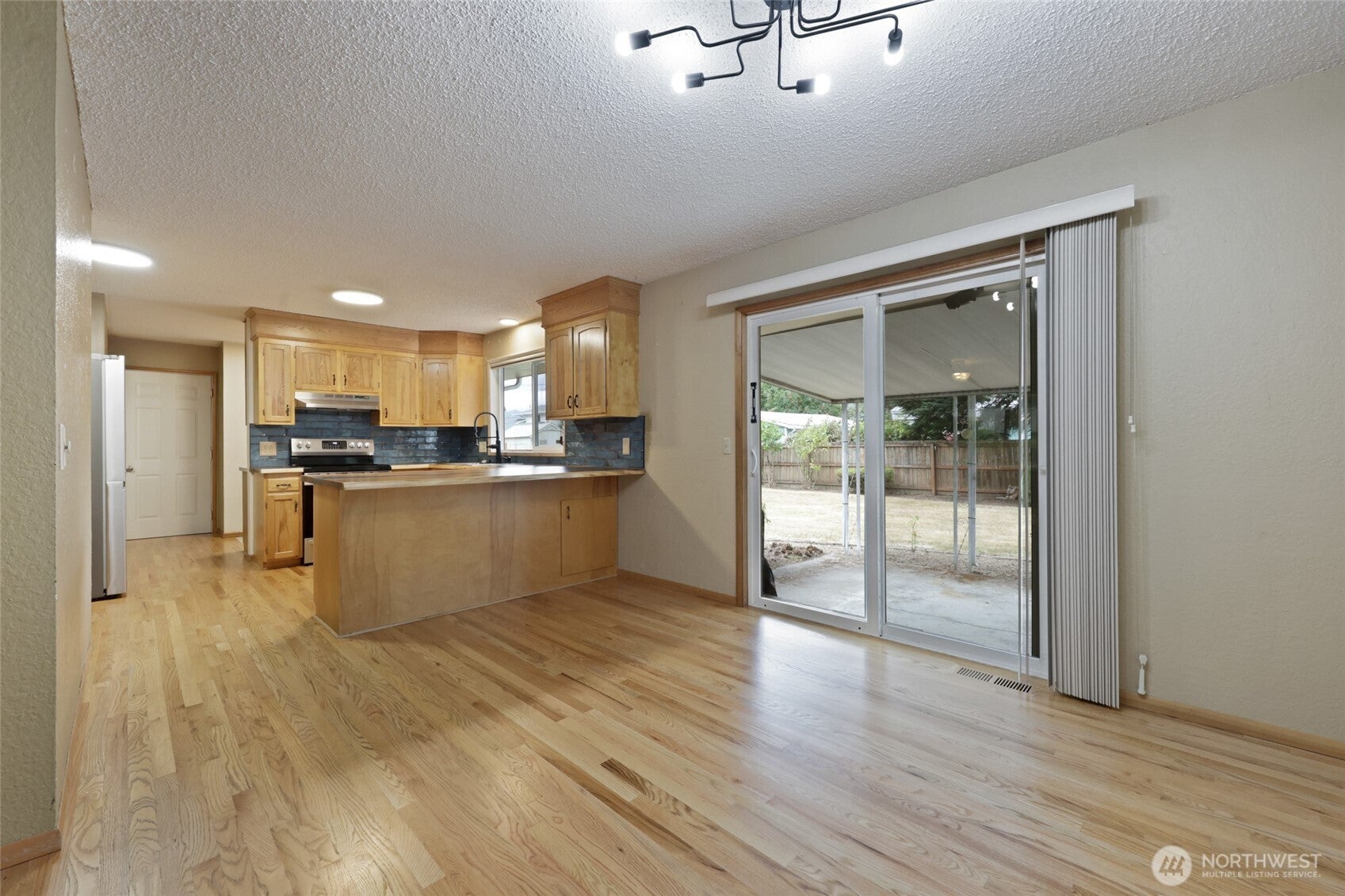 102 W Adams Avenue