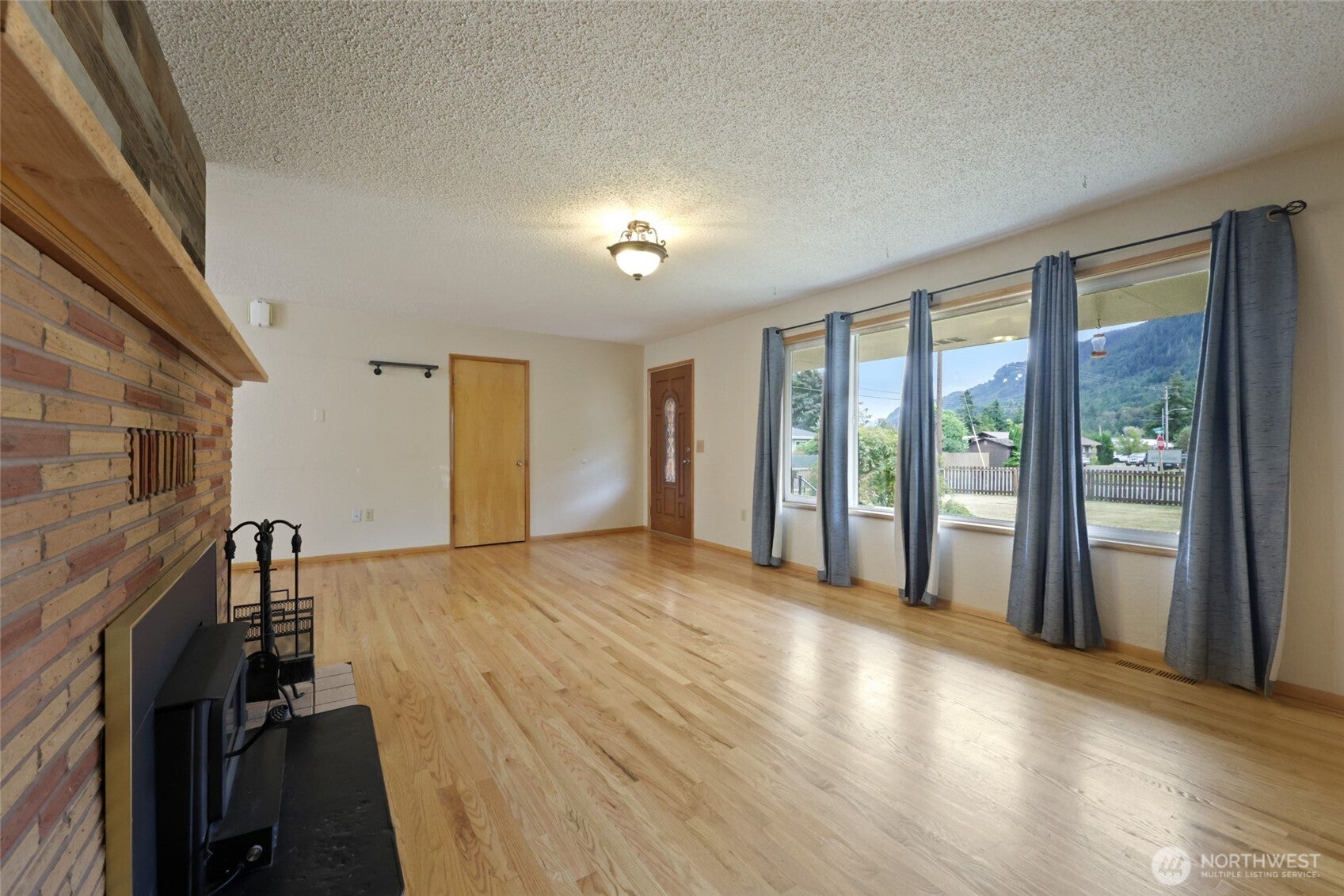 102 W Adams Avenue