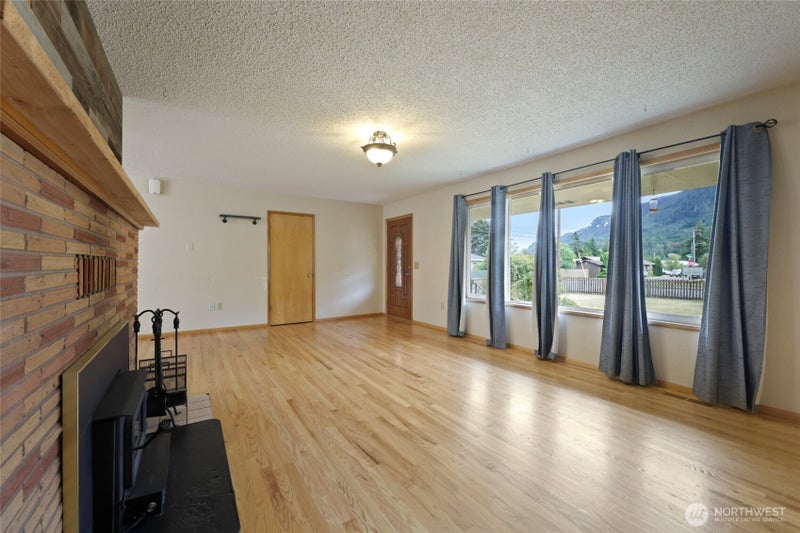 102 W Adams Avenue
