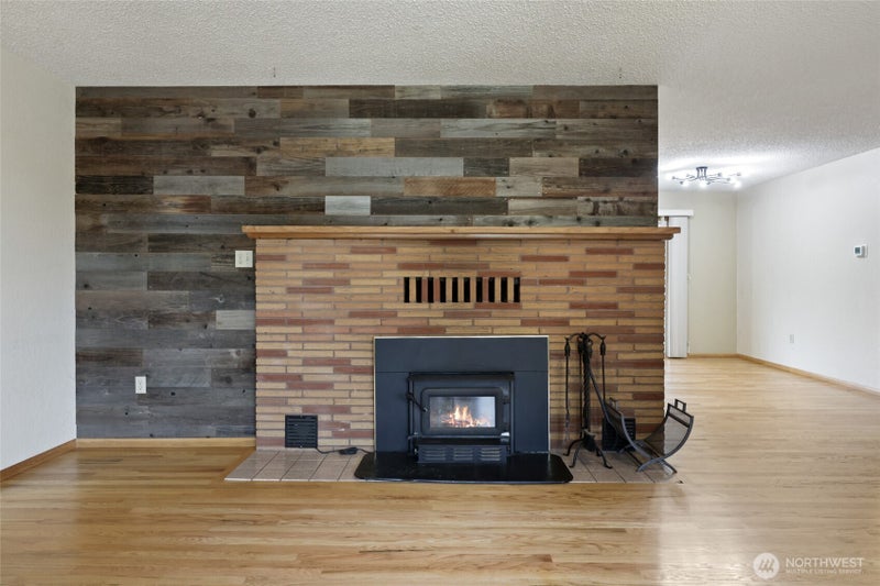 102 W Adams Avenue