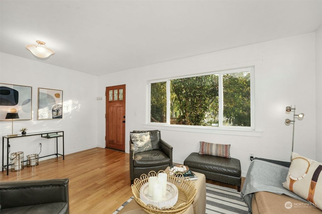 Photo of 11685 44th Avenue S, Tukwila, WA 98178 (MLS # 2045199)