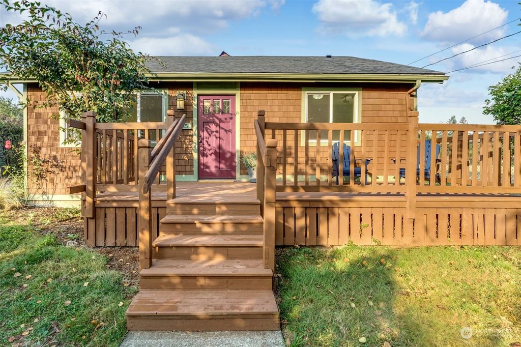 Photo of 11685 44th Avenue S, Tukwila, WA 98178 (MLS # 2045199)